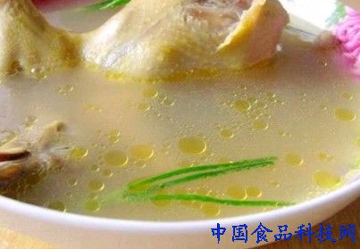 鸽子1只,鸡肉200克,汤熟青菜10克,鸡汤、精盐、胡椒粉、葱末。炖肉煮汤食用。能补肝肾,益精血,壮阳疗痿,祛风解毒。此汤羹适用于虚羸、肾虚阳痿、消渴、妇女血虚经闭之人。
