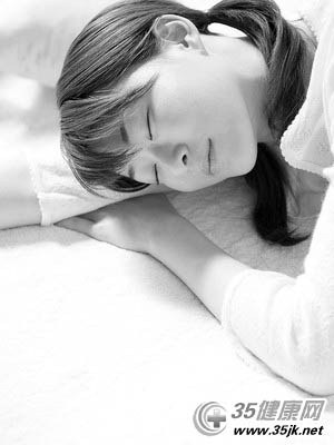 “眠食二者,为养生之要务。”良好的睡眠能补充能量、恢复精力,有“养阴培元”之效。所以,掌握睡眠养生要领,便可踏上简单易行的养生之道。